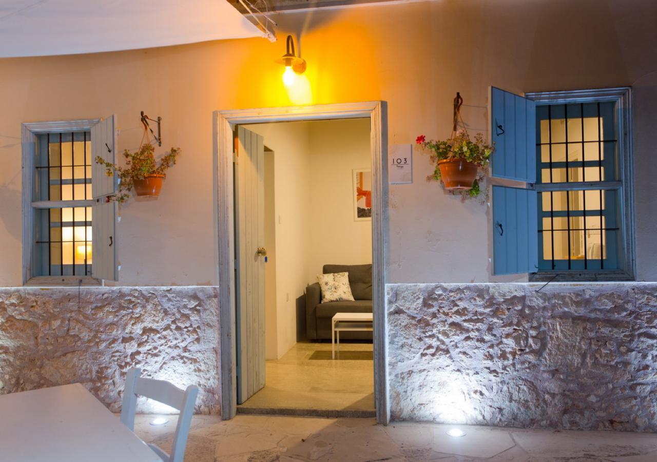 Shongas Inn Dherinia エクステリア 写真